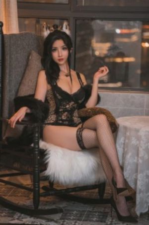 《穿长筒袜的有夫之妇》