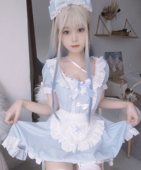 红色机尾